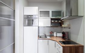 10 Min City Centre 5 People Apartment, Free Coffee